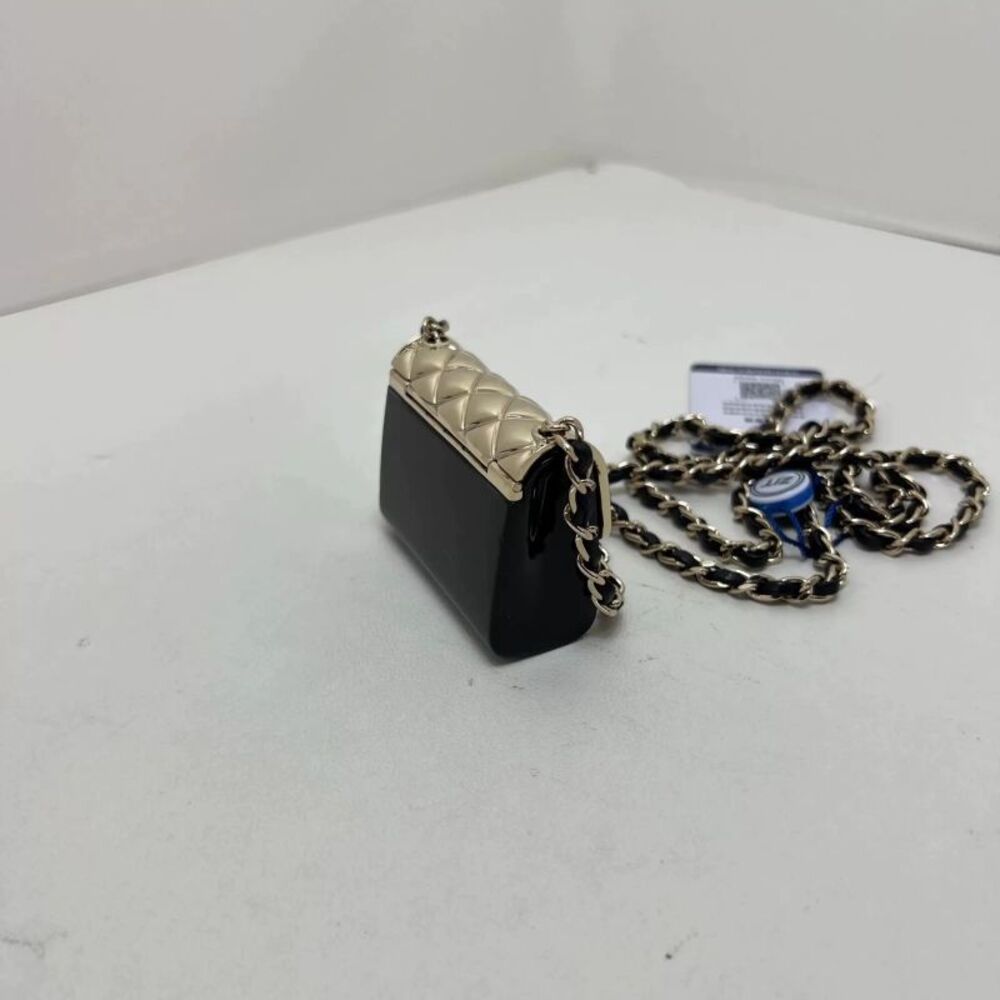 Chanel Women Pre-Loved Bag Very Good Condition - Picture 6 of 9